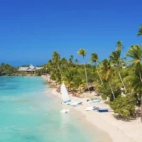 Cette destination des Caraïbes sans algues, avec d&rsquo;anciens cénotes, des hivers à 82°F et du homard frais à 12 $, bat des records touristiques