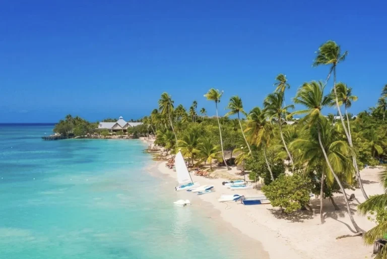 Cette destination des Caraïbes sans algues, avec d&rsquo;anciens cénotes, des hivers à 82°F et du homard frais à 12 $, bat des records touristiques