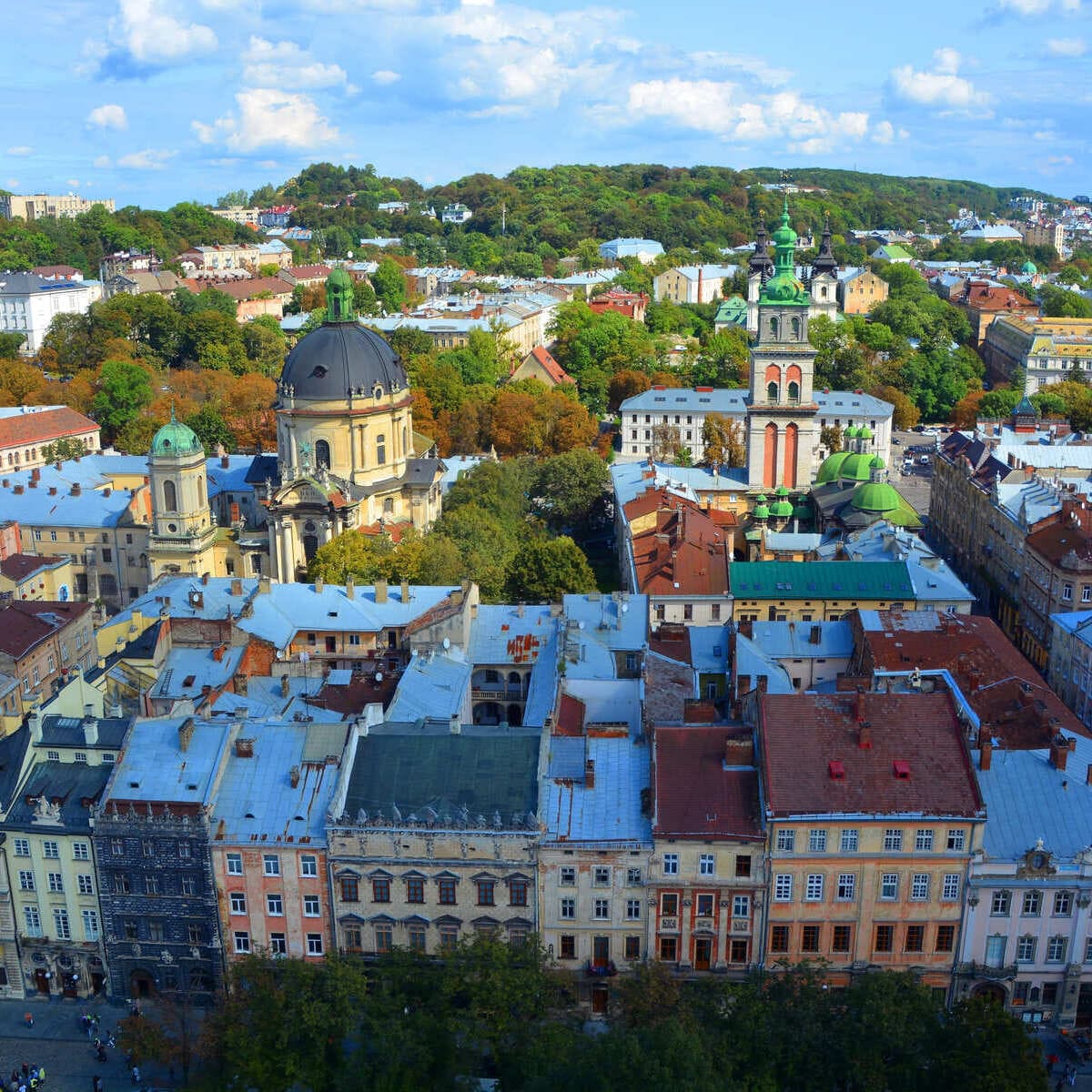 Vue aérienne de la place du marché à Lviv, Ukraine