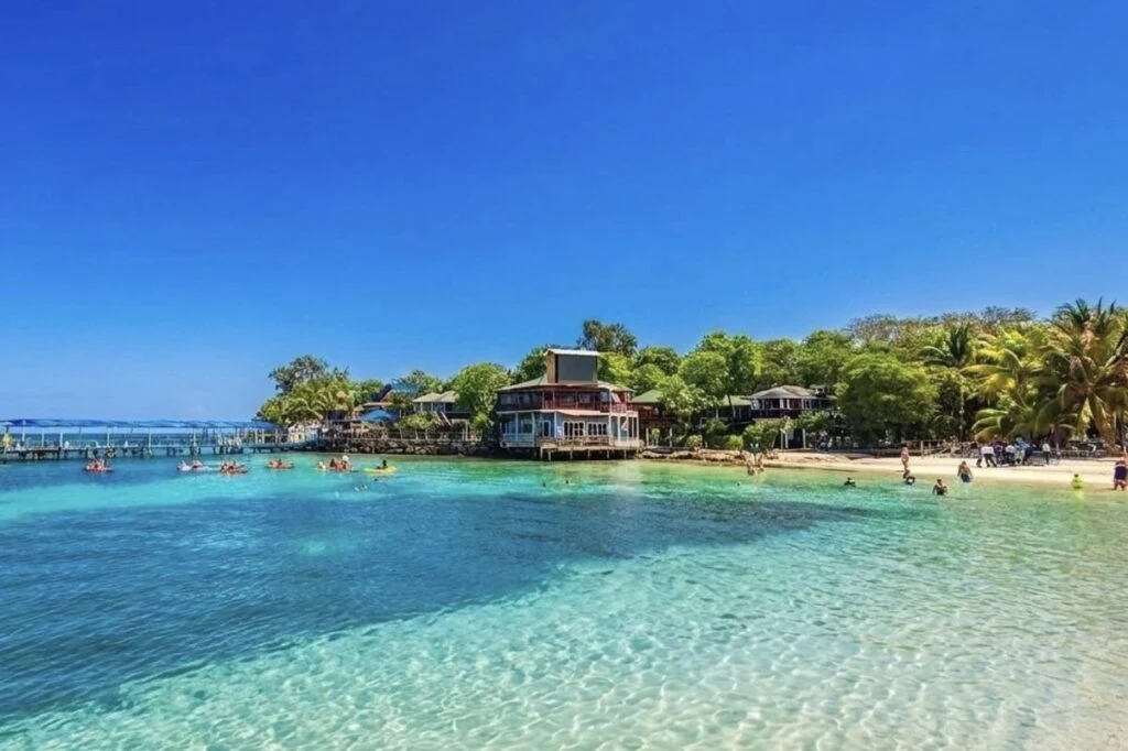 Les Américains peuvent voler sans escale vers cette île anglophone des Caraïbes avec un barbecue sur la plage à 4 $ et des hivers à 82°F