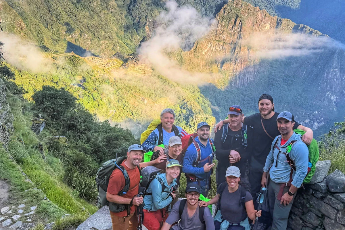 Tyler Fox avec un groupe de randonnées sur le Chemin Inca au Pérou