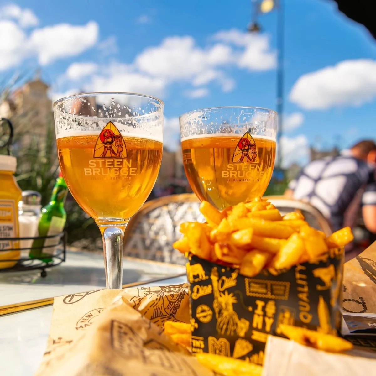 Bière et frites servies à Gand, Belgique