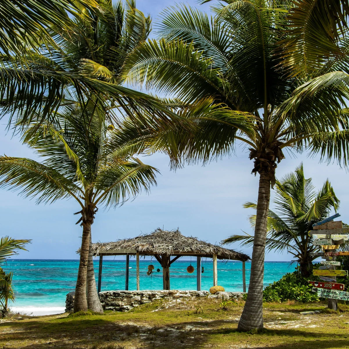 Vue panoramique sur la plage depuis le Greenwood Beach Resort.