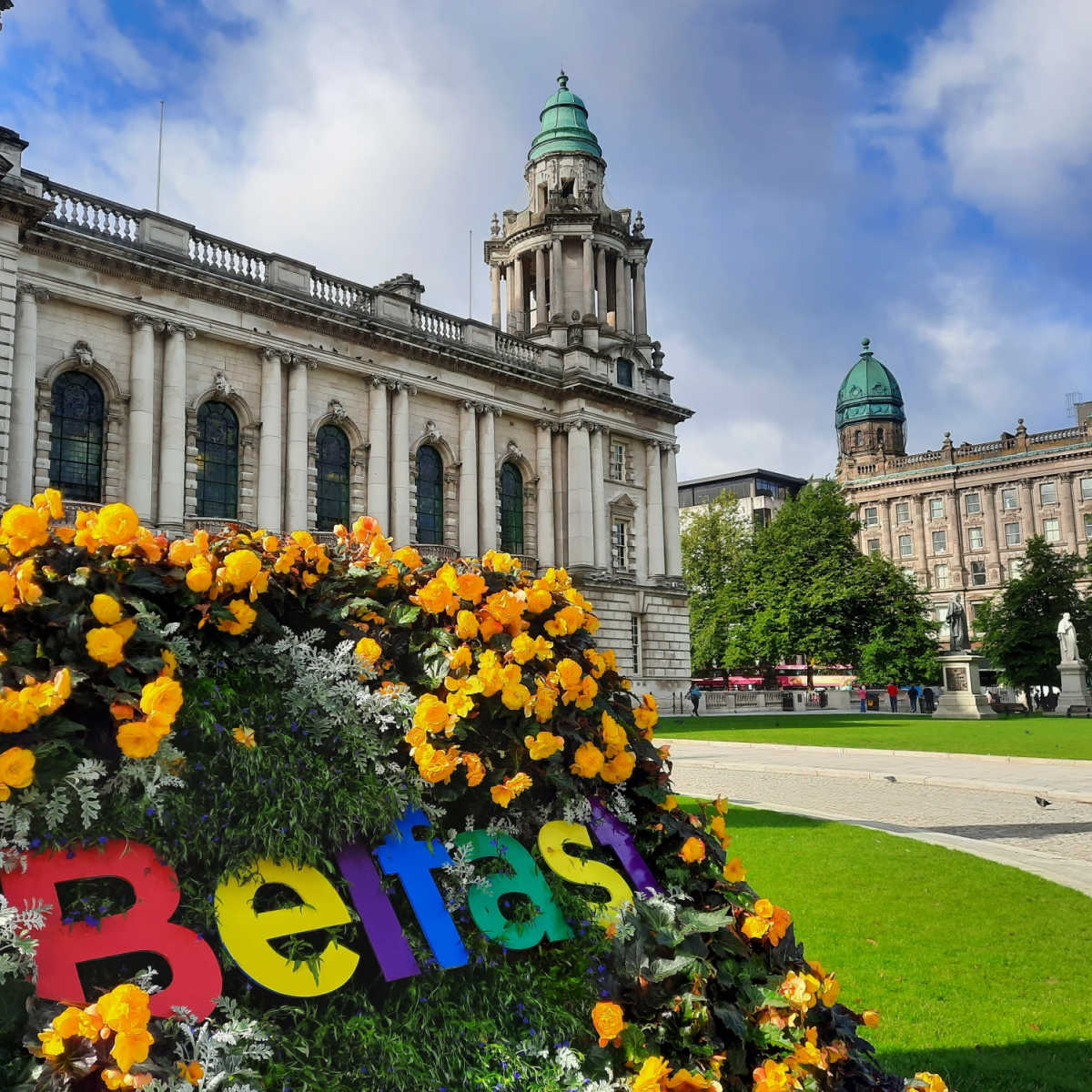 Centre-ville historique de Belfast par beau temps