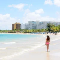 5 des destinations par temps chaud les plus sûres vers lesquelles les Américains peuvent voyager sans passeport cet automne