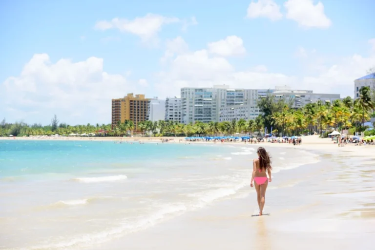 5 des destinations par temps chaud les plus sûres vers lesquelles les Américains peuvent voyager sans passeport cet automne