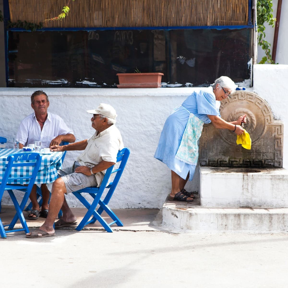 Des habitants photographiés à La Canée, en Crète, en Grèce