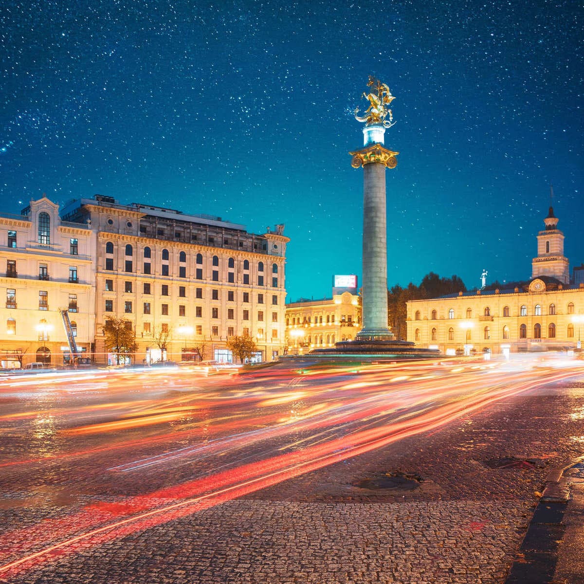Place de la Liberté à Tbilissi, Géorgie la nuit