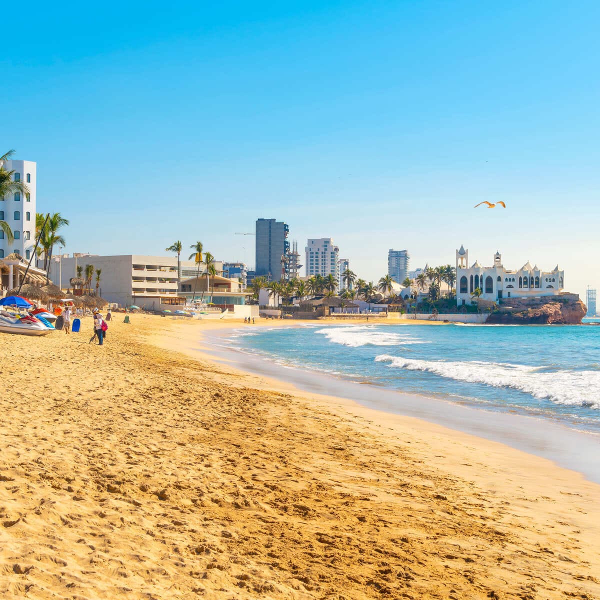 Plage pittoresque à Mazatlan, Mexique
