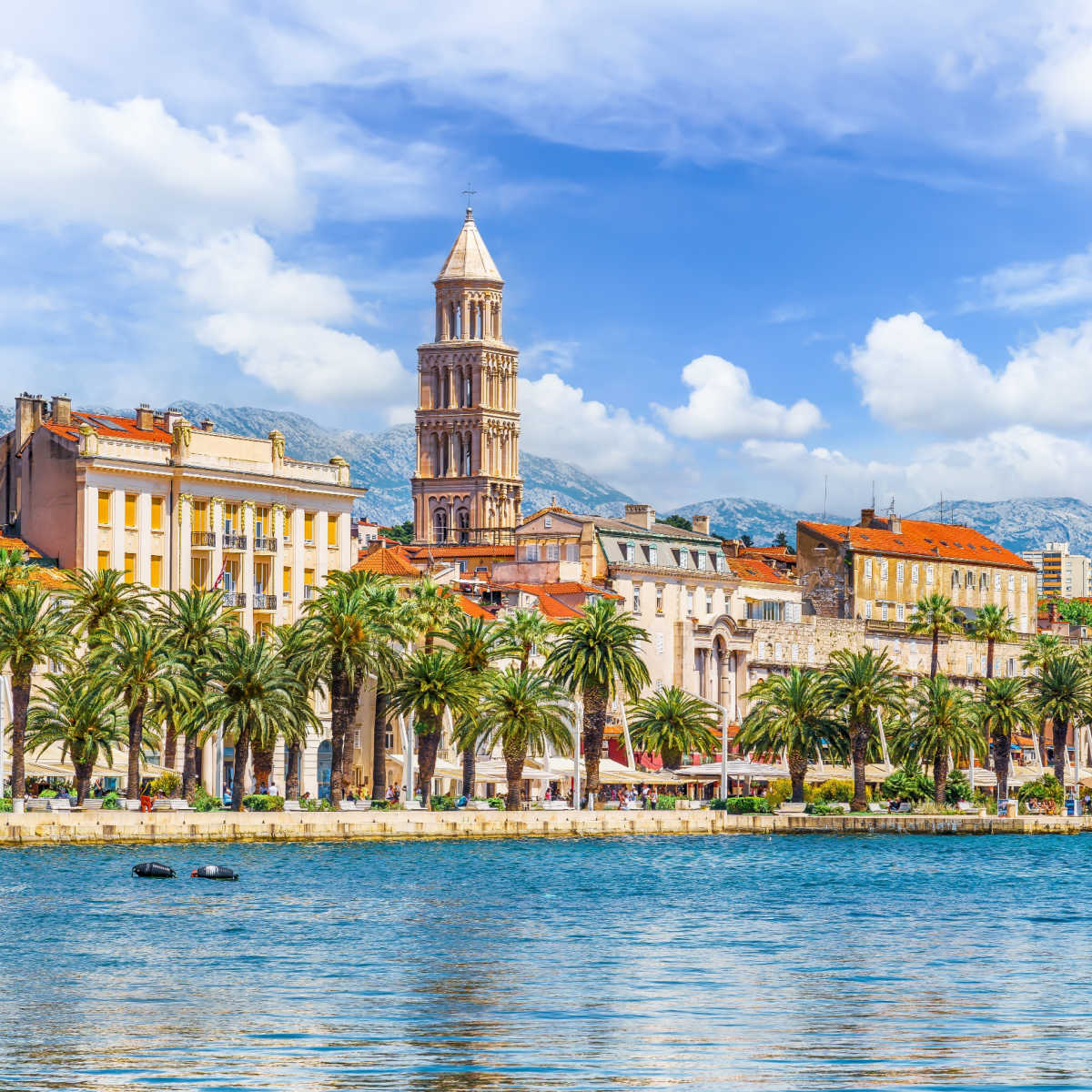 Paysage urbain de Split, front de mer et vieille ville en Croatie