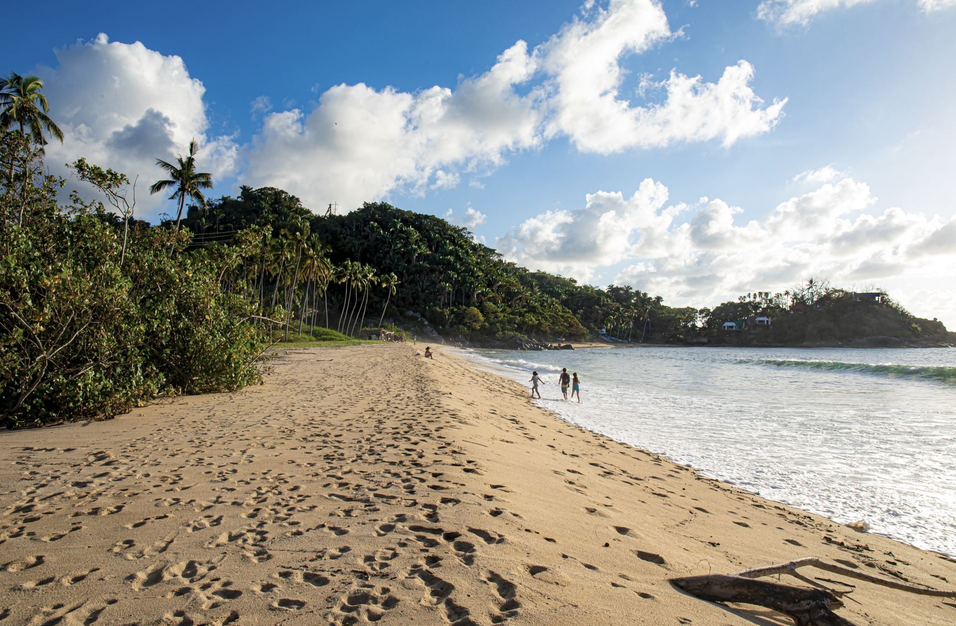 marcher sur la plage San Pancho Mexique