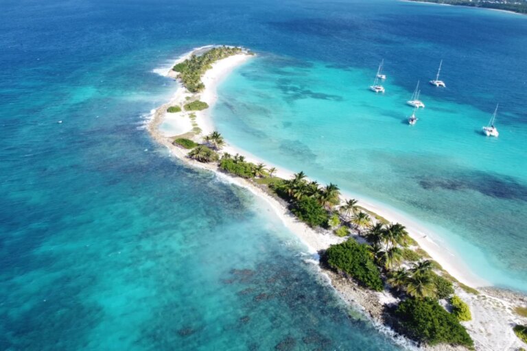 Les 5 destinations des Caraïbes les plus sûres et inconnues où vous pouvez toujours voyager confortablement pour moins de 100 $ par jour