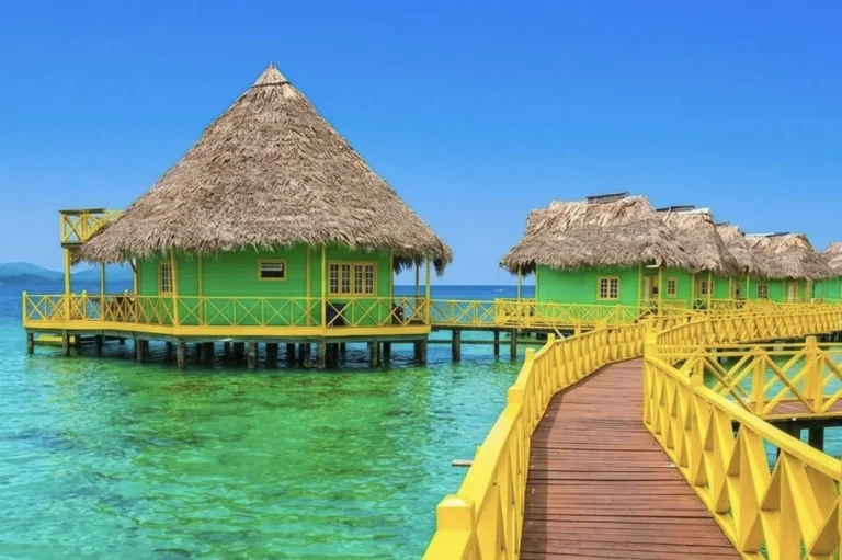 Cette île sûre d&rsquo;Amérique centrale possède des bungalows sur pilotis à 150 $ et utilise le dollar américain