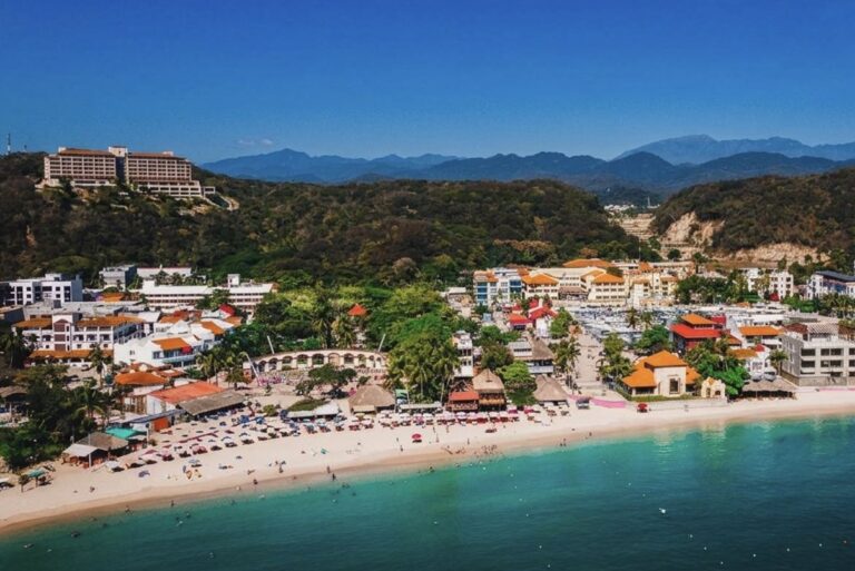 Ce sont les 3 villes balnéaires mexicaines inconnues les plus sûres à visiter cet hiver avec des plages immaculées, des tacos à 2 $ et des journées parfaites à 80°F