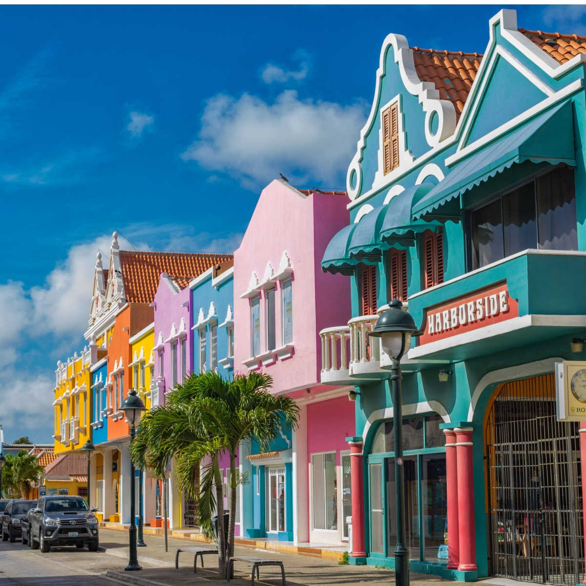 Bâtiments colorés à Kralendijk, Bonaire