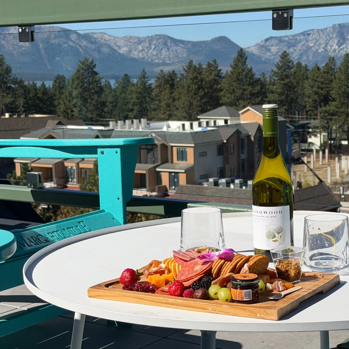 Balcon à Margaritaville Lake Tahoe, photo de Tyler Fox