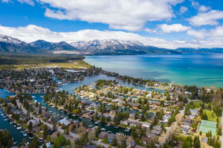 Je viens de visiter la ville lacustre américaine la plus tendance d&rsquo;Expedia avec 300 jours de soleil, des eaux cristallines et des pistes de ski de premier ordre
