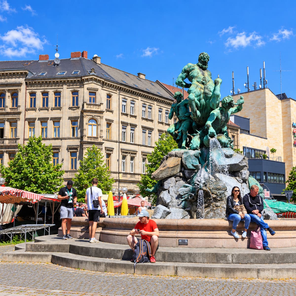 Fontaine ornée dans la vieille ville de Furth, Allemagne