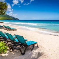L&rsquo;île tropicale sans passeport la plus sûre avec un temps d&rsquo;automne parfait, des plages immaculées et des vols directs bon marché
