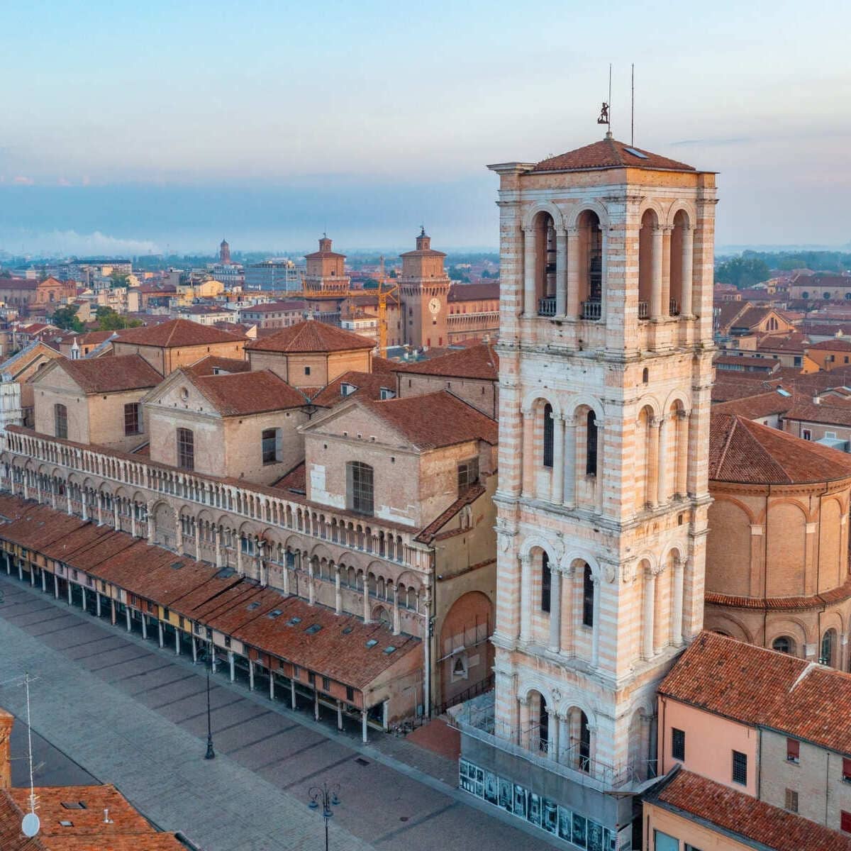Vue aérienne du centre historique de Ferrare, Italie