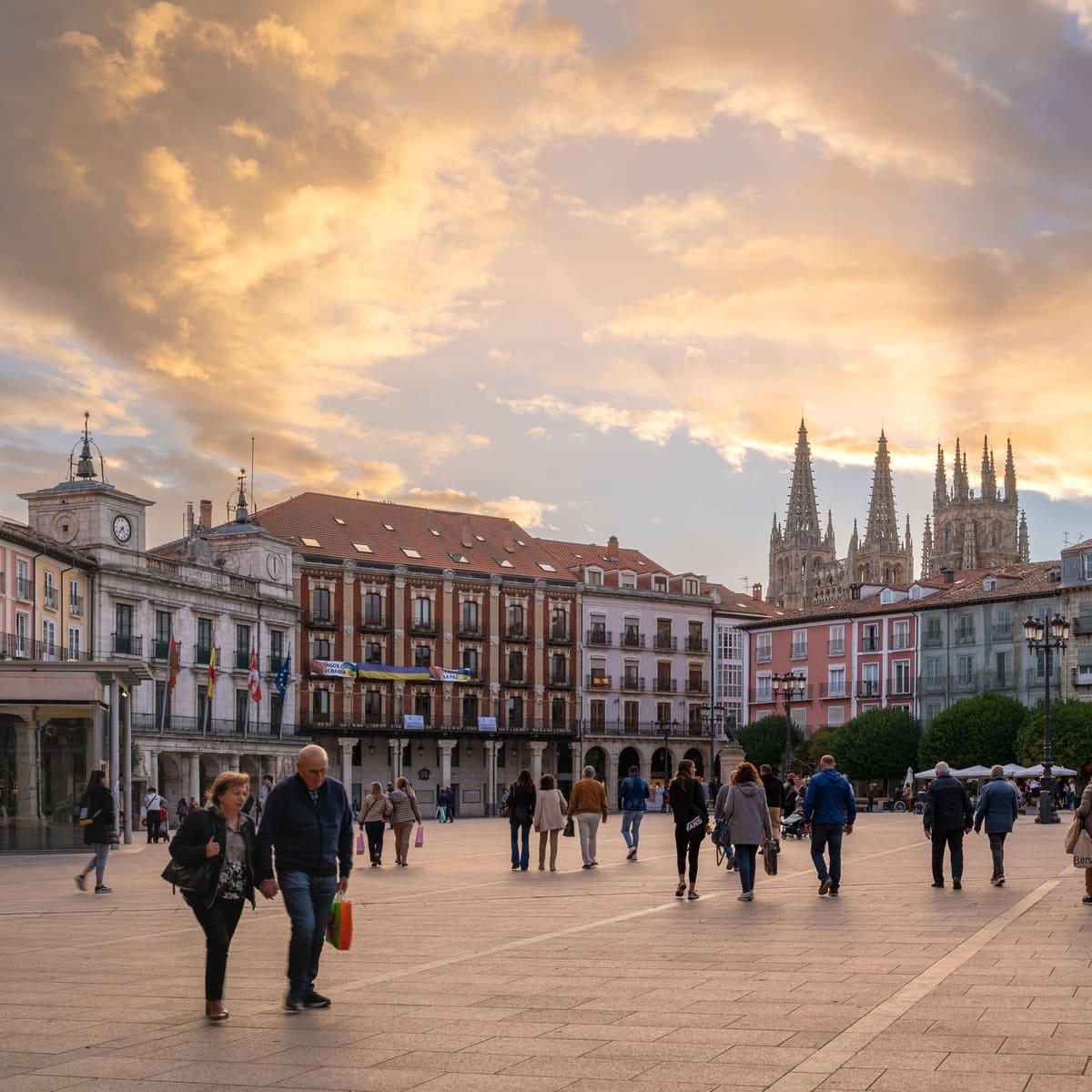 Place principale pittoresque de Burgos, Espagne