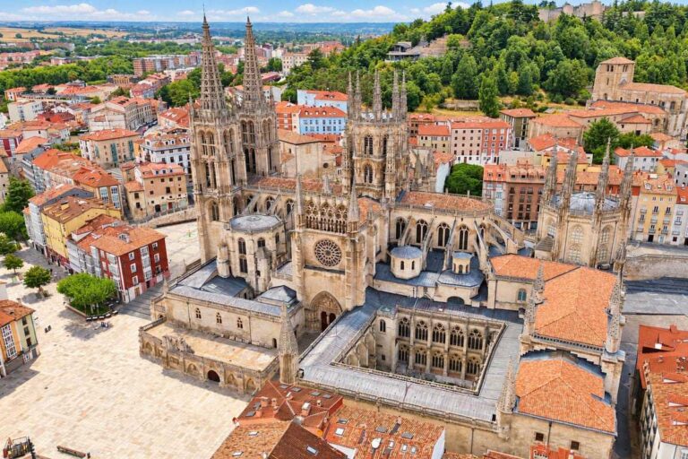La ville médiévale la plus sûre d&rsquo;Europe, avec une cathédrale classée au patrimoine mondial de l&rsquo;UNESCO, des tapas à 4 $ et des habitants accueillants, gagne en popularité