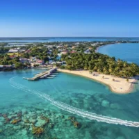 Cette péninsule caribéenne anglophone compte 16 miles de plages vides et des bières à 2 $