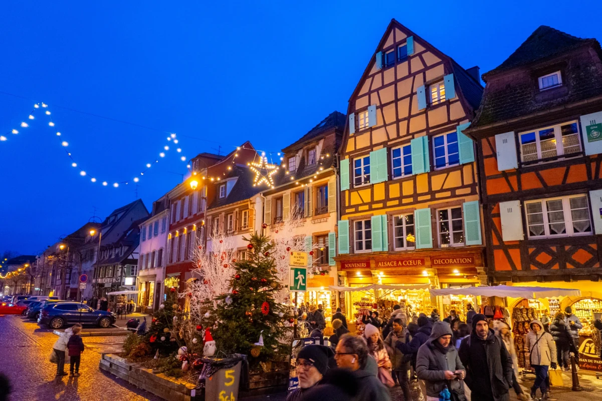 Colmar, France Célèbre Village Colmar heures bleues à la saison de Noël, Alsace, France.