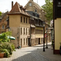 Cette ville allemande sûre et inconnue avec un centre pavé, des repas à 17 $ et des habitants accueillants bat des records touristiques