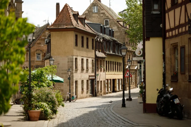 Cette ville allemande sûre et inconnue avec un centre pavé, des repas à 17 $ et des habitants accueillants bat des records touristiques